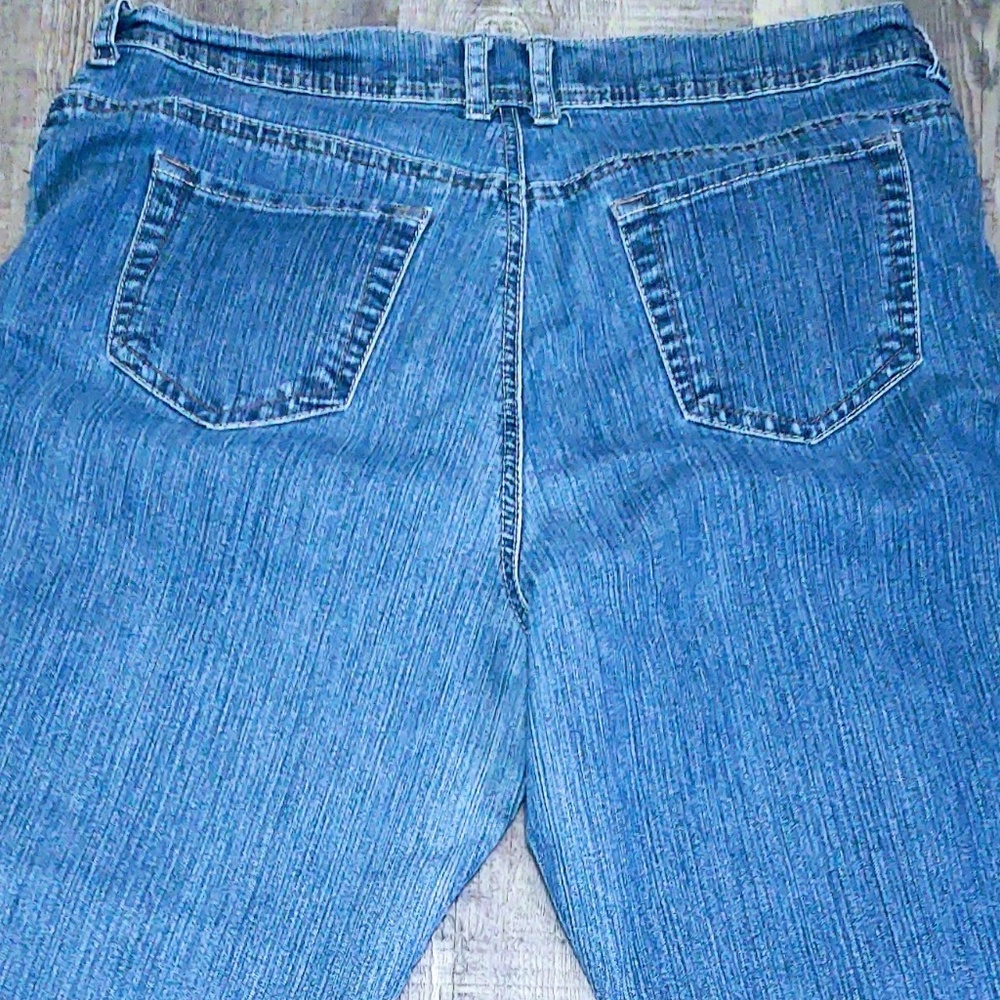 EUC GLORIA VANDERBILT MOM JEANS MADE IN EGYPT LIGHT TO MEDIUM WASH 5 POCKET 16 - Picture 3 of 10